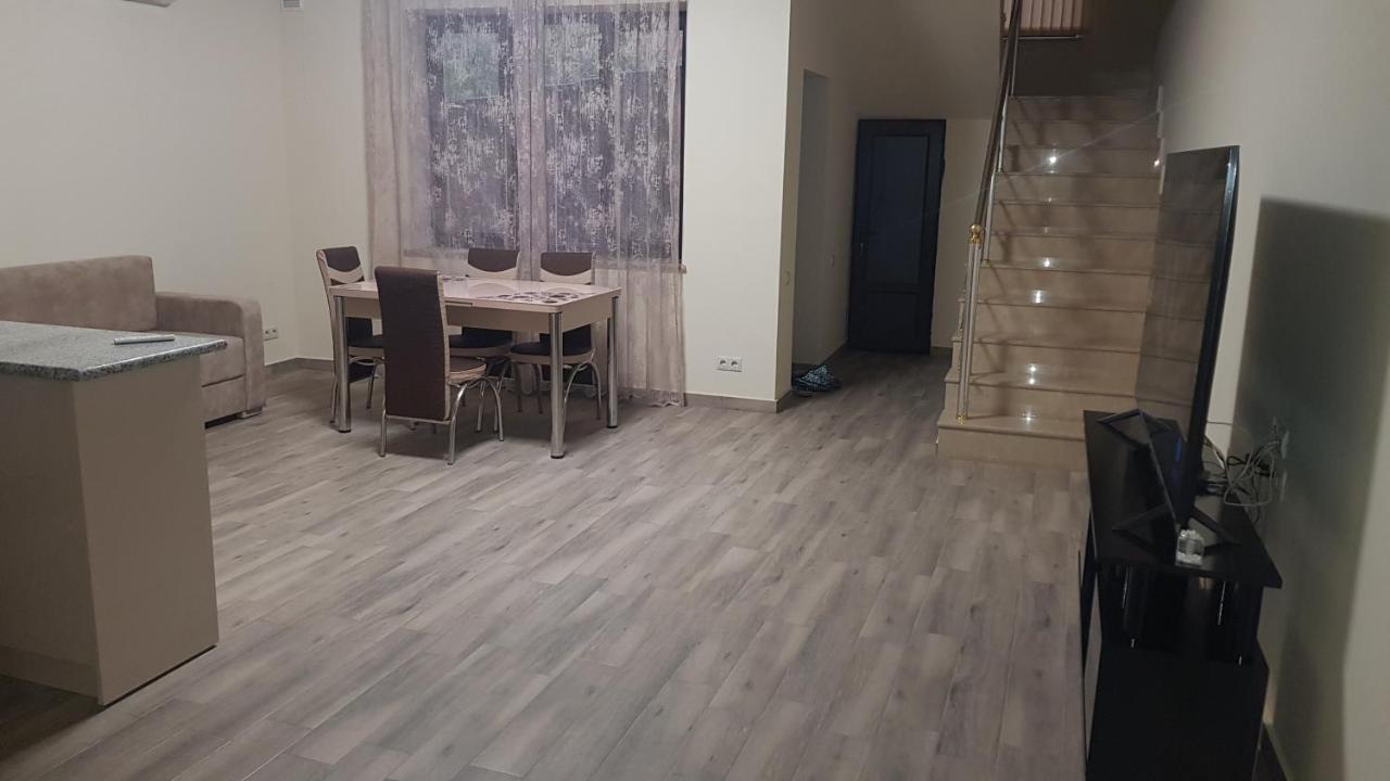 Our House Bed & Breakfast Vagharshapat Bagian luar foto
